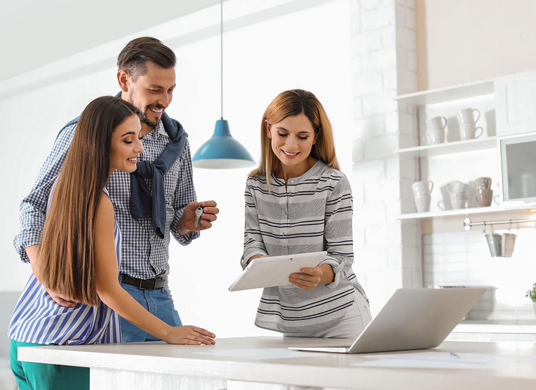 Contact - Clients and agent talking about policies